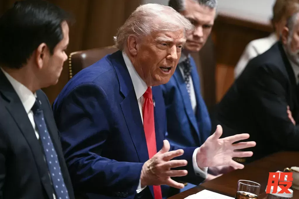 特朗普再批北约是纸老虎:英国航母跟我们的比就是玩具